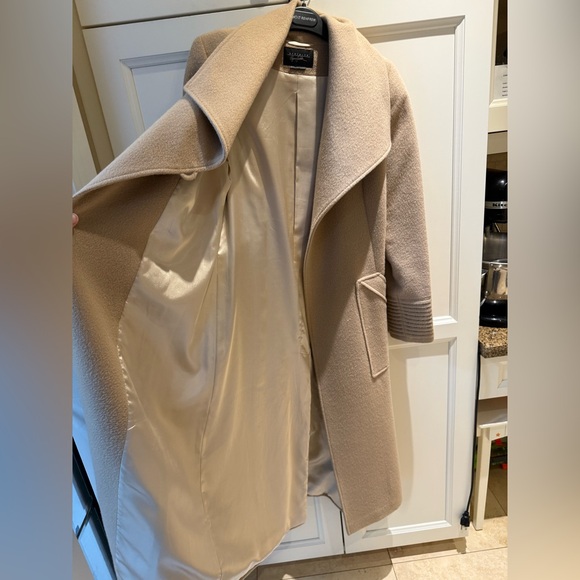 Sentaler’s famous Meghan coat in camel colour - Picture 10 of 14